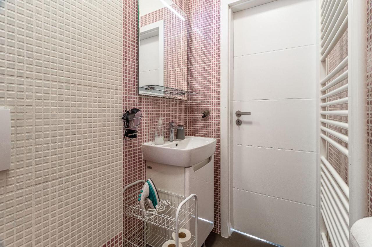 Bratislava -Apartment Near The City Center With A Balcony Exterior photo