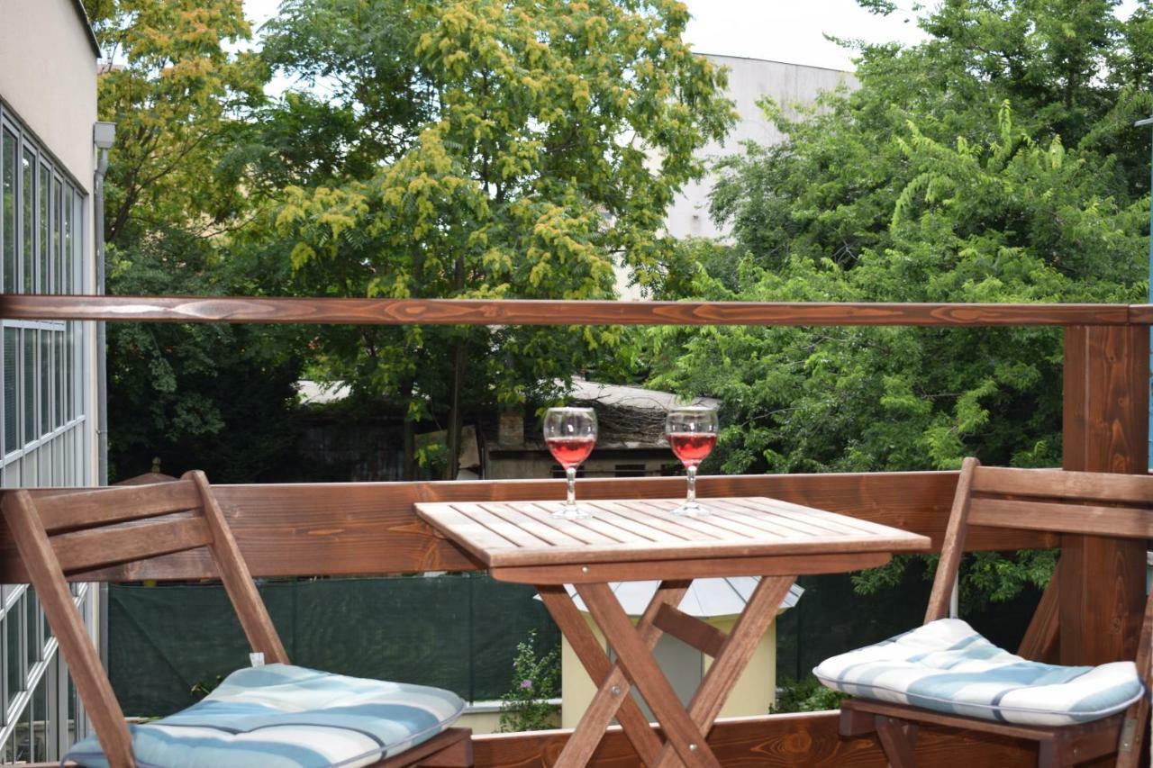 Bratislava -Apartment Near The City Center With A Balcony Exterior photo